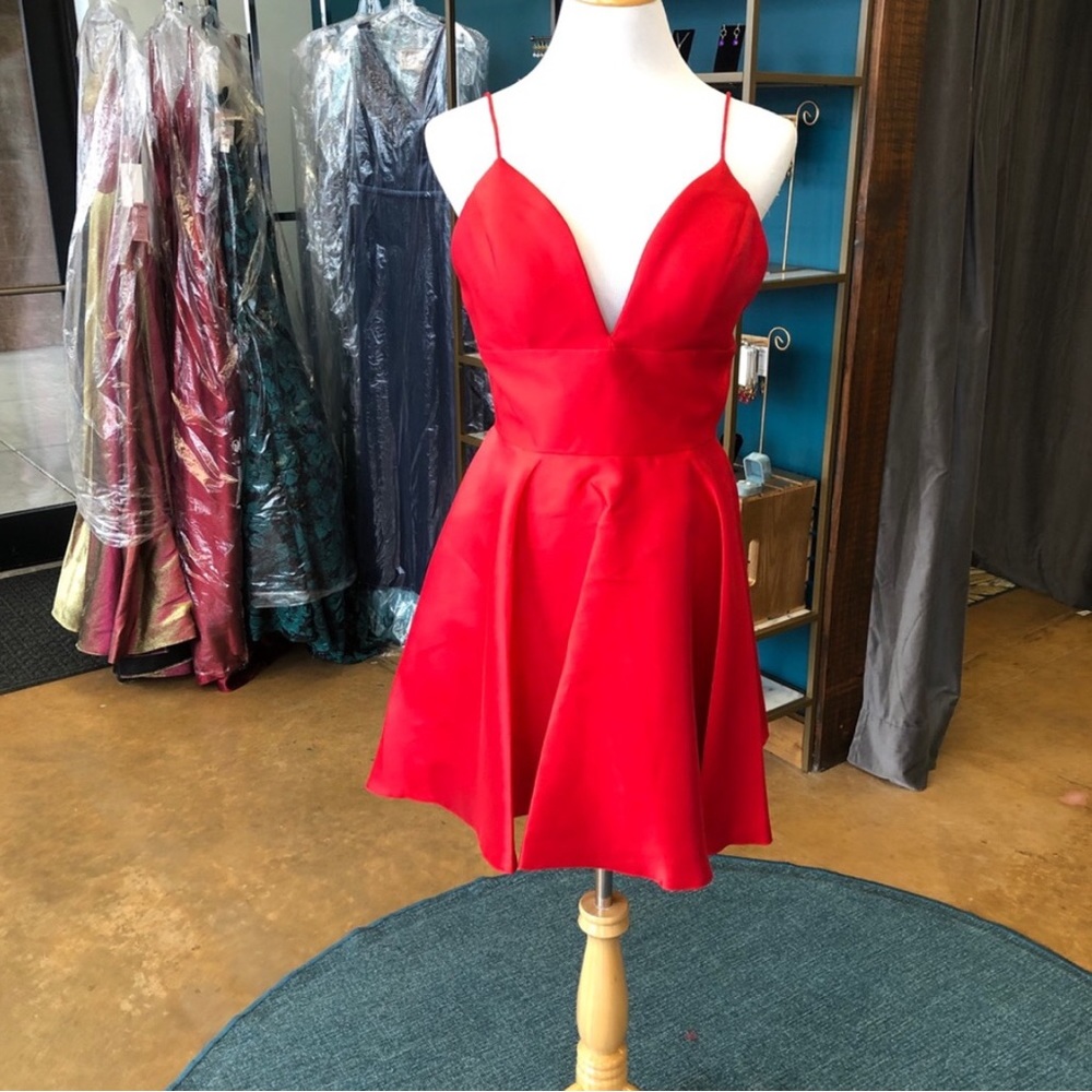 *STORE CLOSING CLEARANCE* NWT Sherri Hill Cocktail 👗